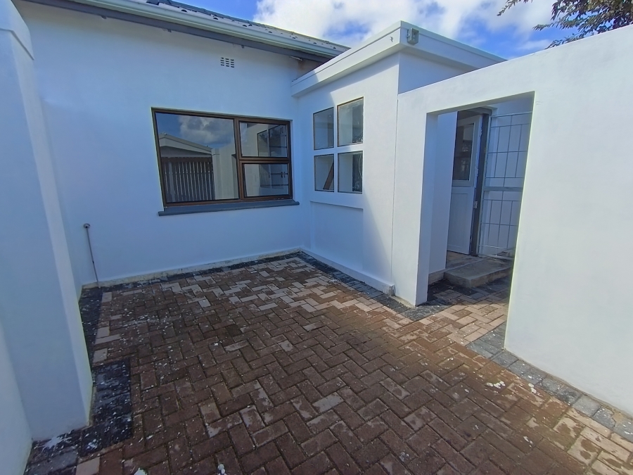 To Let 4 Bedroom Property for Rent in Lochnerhof Western Cape